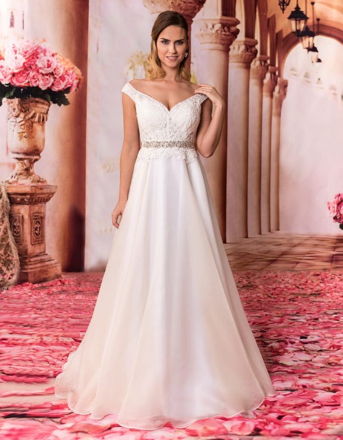 Langes Brautkleid mit Spitzenoberteil und breiten Trägern von vorne