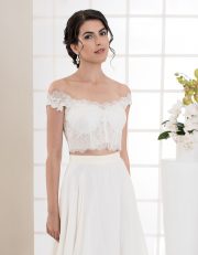 Langes, zweiteiliges Brautkleid mit schmalen Trägern vorne