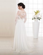 Bodenlanges Brautkleid mit langen Ärmeln und Spitze Seitenansicht Rückenansicht