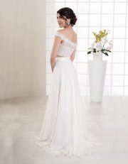 Langes, zweiteiliges Brautkleid mit schmalen Trägern Rückenansicht