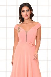 Abenkleid lang Alaia apricot Gürtel mit Blüte und Blütenapplikation Nahaufnahme