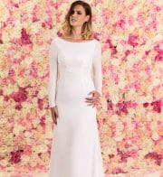 Langes Brautkleid A-Linie rückenfrei aus Chiffon mit Schleppe von vorne
