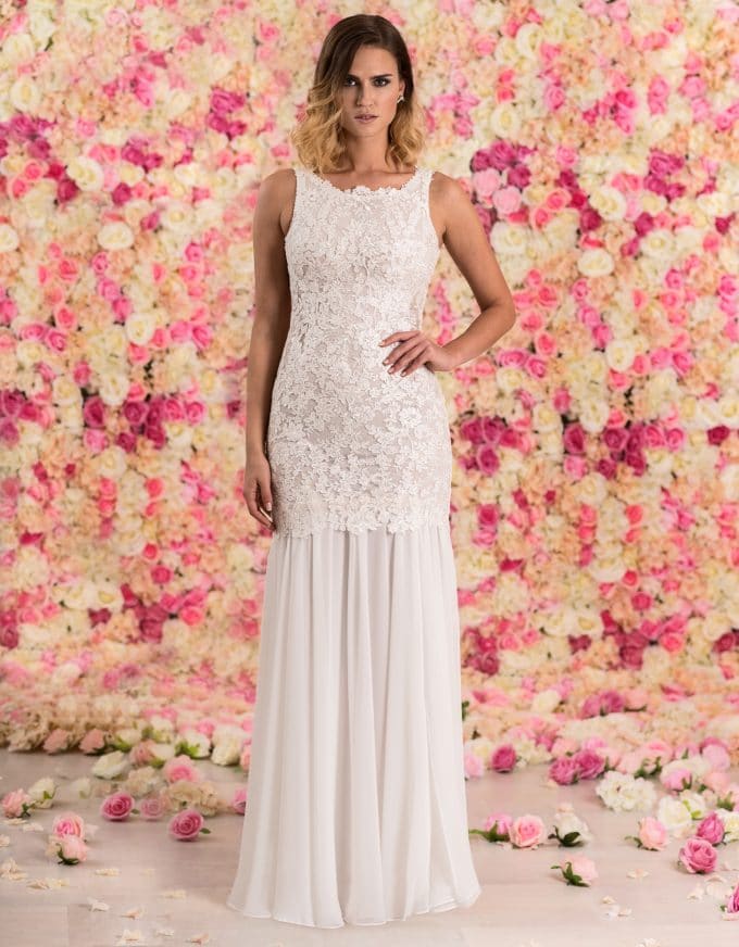 Brautkleid lang im Meerjungfrauenstil mit Spitze von vorne