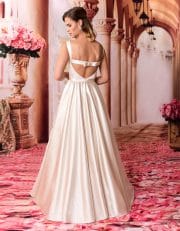 Langes Prinzessin Brautkleid mit Tellerrock und U-Boot Ausschnitt von hinten