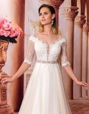 Langes Prinzessin Brautkleid mit Spitze und tiefem Rückenausschnitt Nahaufnahme
