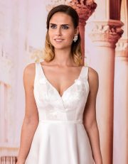 Kurzes Standesamtkleid in A-Linie mit V-Ausschnitt Nahaufnahme