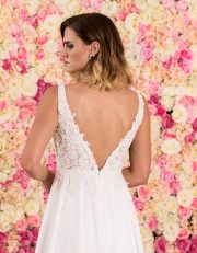 Brautkleid lang in A-Linie mit tiefem V-Ausschnitt und Spitze Nahaufnahme