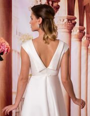 Standesamtkleid kurz in A-Linie mit U-Boot Ausschnitt Nahaufnahme