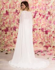 Langer Brautumhang aus Chiffon mit Schleppe von hinten