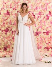 Langer Brautumhang aus CHiffon mit Schleppe von vorne