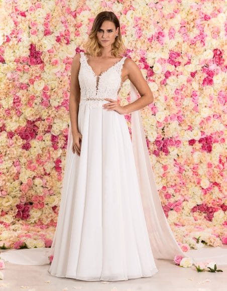 Langer Brautumhang aus CHiffon mit Schleppe von vorne