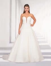 Korsagen Brautkleid mit Tüllrock und Schleppe sowie Oberteil aus Paillettentüll von vorne