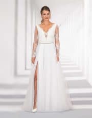 Langes Brautkleid mit Spitzenoberteil und hohem Schlitz von vorne