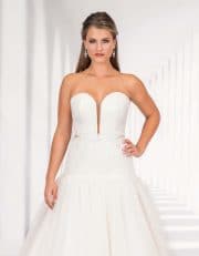 Korsagen Brautkleid mit Tüllrock und Schleppe sowie Oberteil aus Paillettentüll von vorne