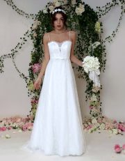 Spitzen Brautkleid in A-Linie mit feinem Trägern