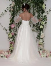 Brautkleid mit Puffärmel und perlenbesticktem Oberteil und Voluminösem Tüllrock