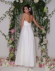 Schichtes Brautkleid in A-Linie und Midi Länge