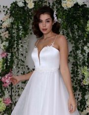 Schichtes Brautkleid in A-Linie und Midi Länge