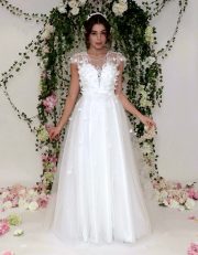 Prinzessin Brautkleid mit 3D-Floralen Applikationen Spitzenoberteil und Voluminösem Tüllrock.