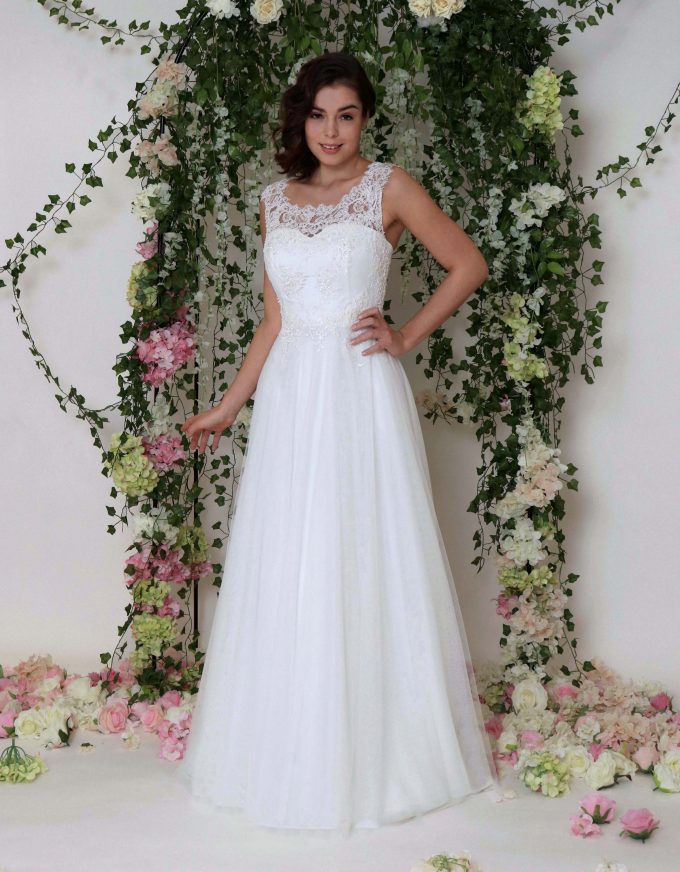 Langes Brautkleid mit Zartem Tüllrock und Perlen Spitzenoberteil