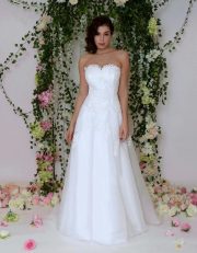 Corsagen-Brautkleid mit Tüllrock und wunderschönen Perlen Spitzenoberteil